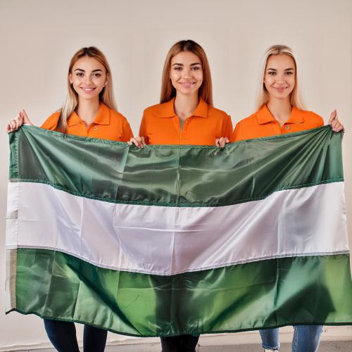 Drie dames met de Rotterdamse vlag